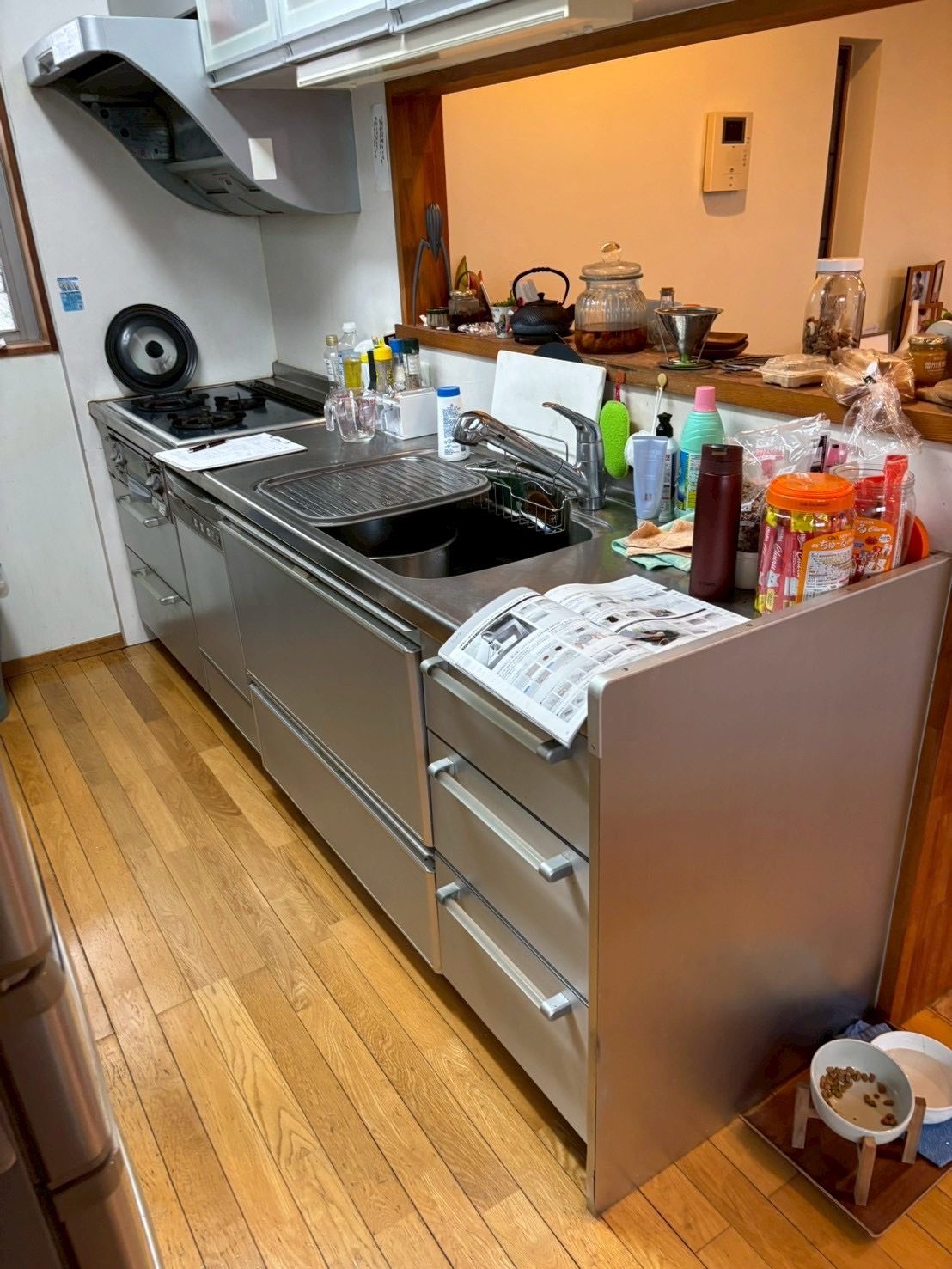 古いキッチンを、明るく一新（施工前）