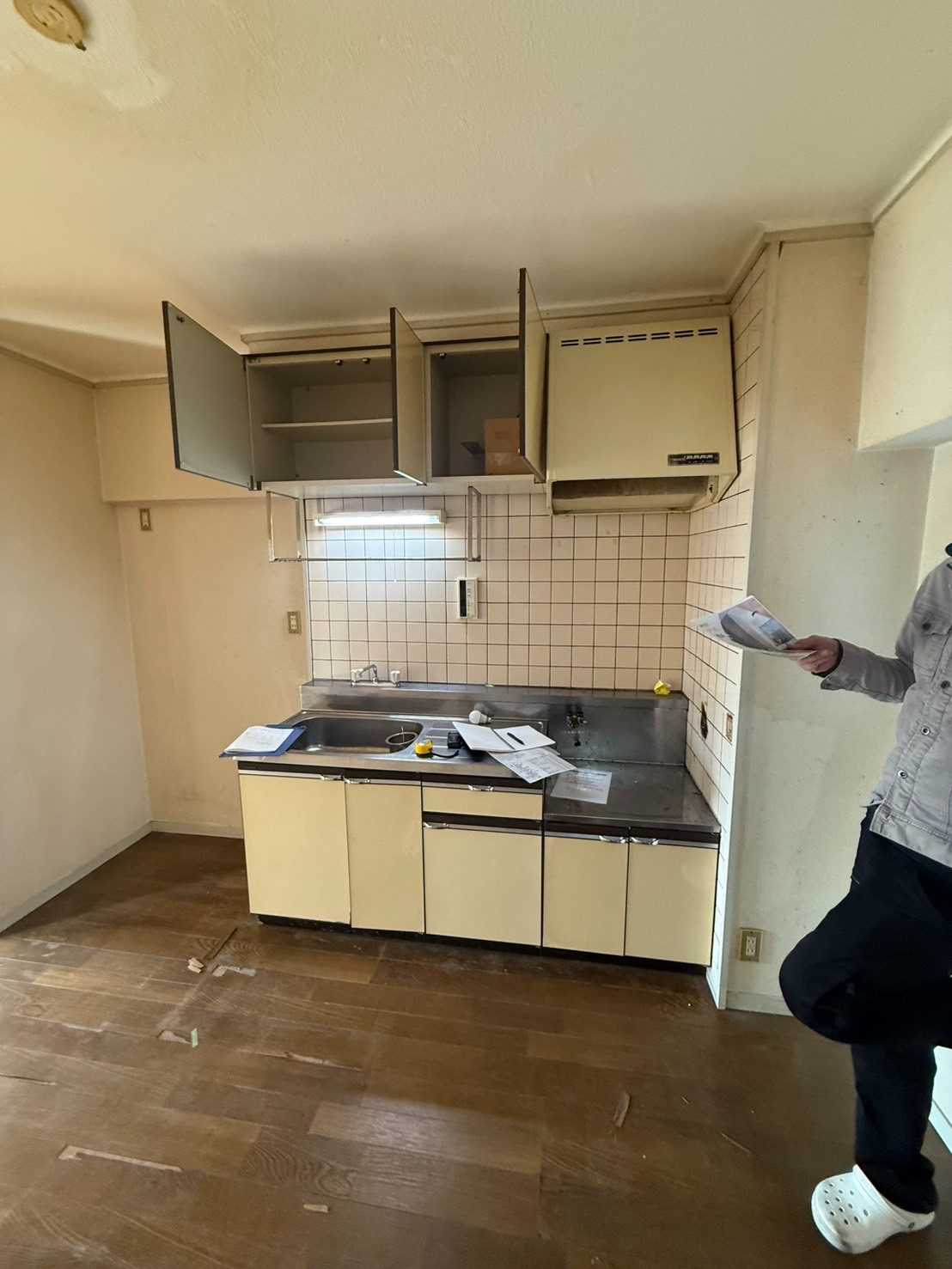 キッチンと床を、モダンに刷新（施工前）