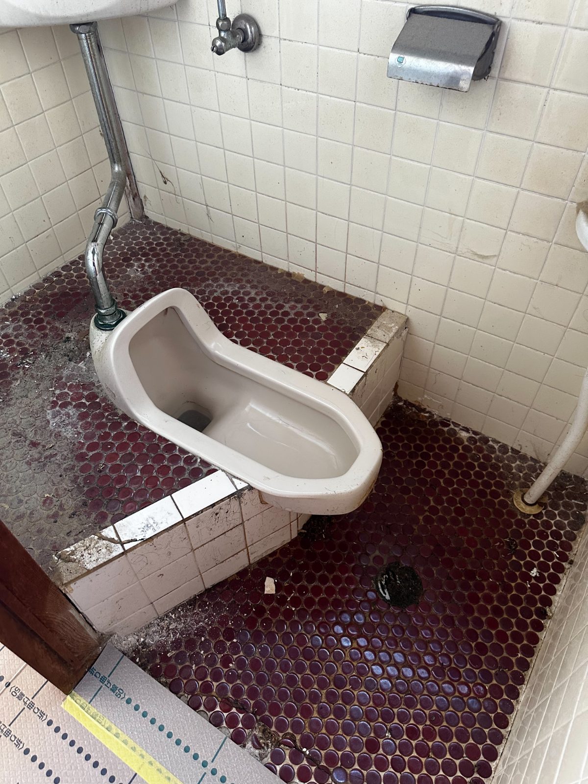 和式トイレを、快適な洋式へ（施工前）