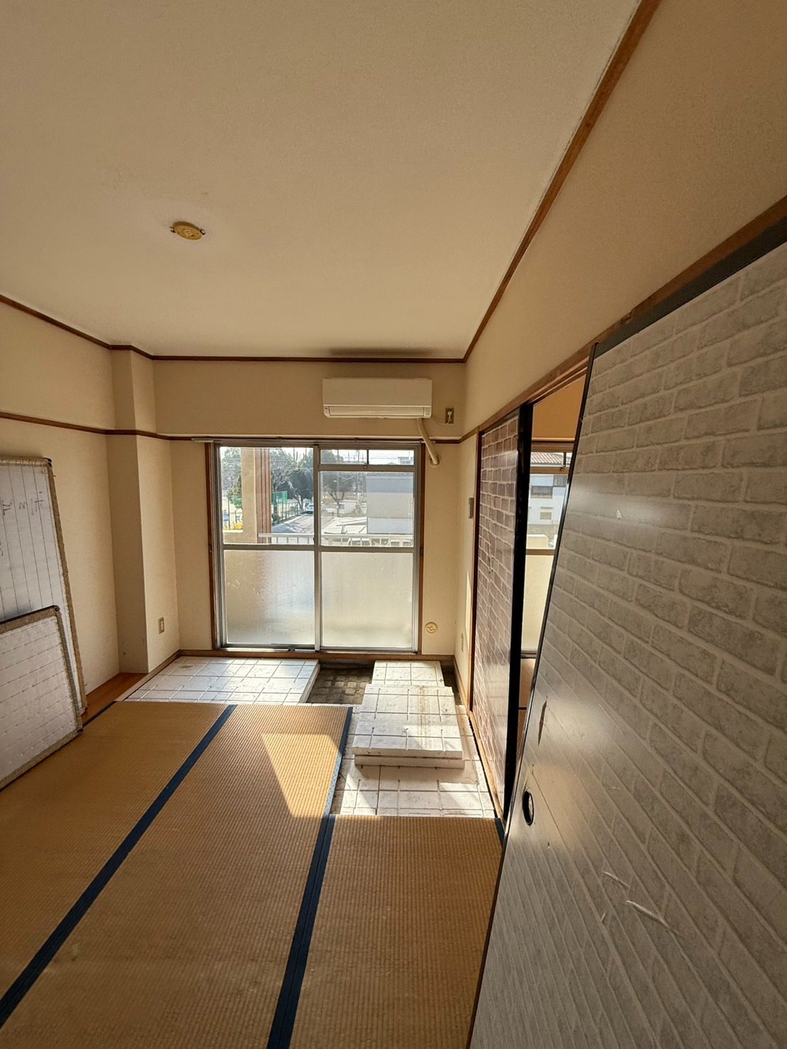 古い和室を、明るい洋室へ（施工前）